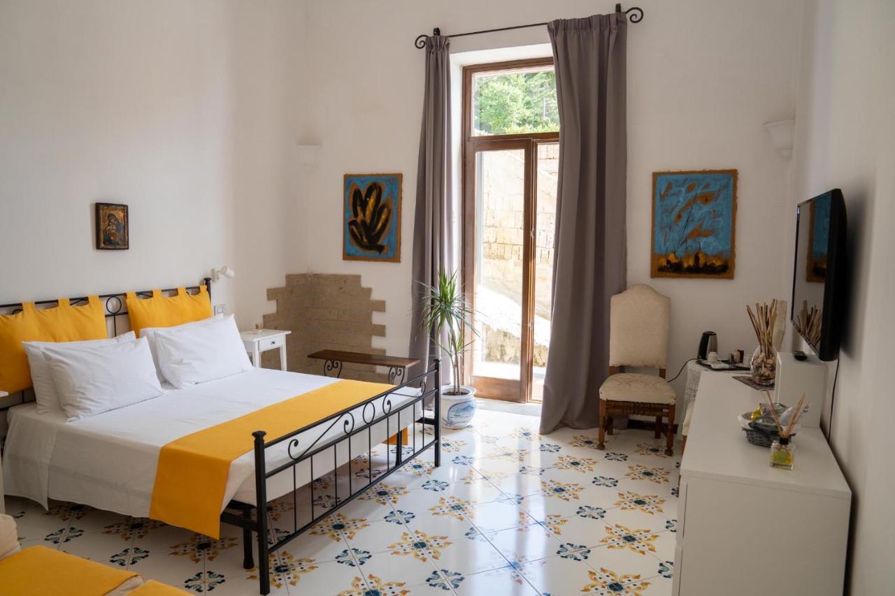 Le Stanze Di Sissi - Luxury Suites เนเปิลส์ ภายนอก รูปภาพ