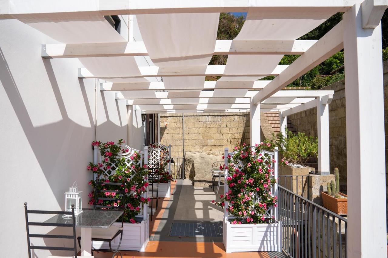 Le Stanze Di Sissi - Luxury Suites เนเปิลส์ ภายนอก รูปภาพ