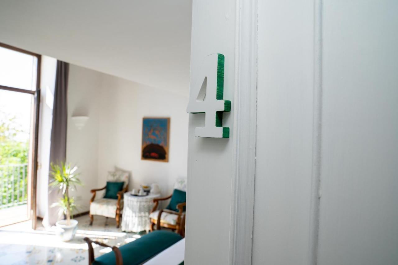 Le Stanze Di Sissi - Luxury Suites เนเปิลส์ ภายนอก รูปภาพ