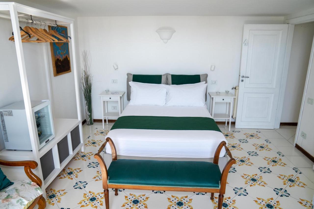 Le Stanze Di Sissi - Luxury Suites เนเปิลส์ ภายนอก รูปภาพ
