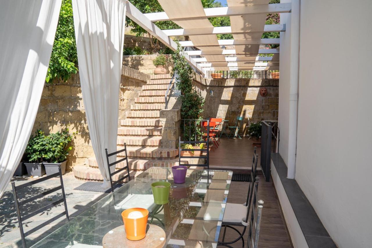 Le Stanze Di Sissi - Luxury Suites เนเปิลส์ ภายนอก รูปภาพ
