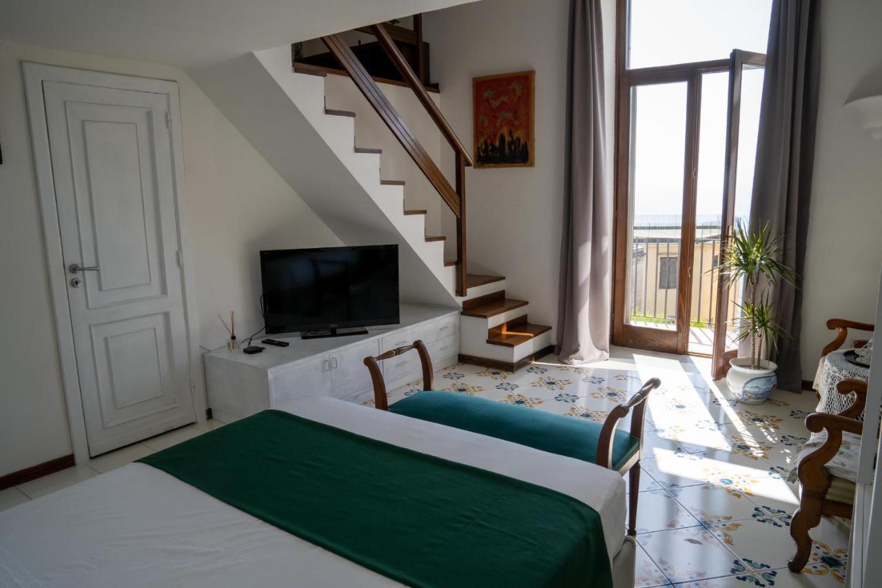 Le Stanze Di Sissi - Luxury Suites เนเปิลส์ ภายนอก รูปภาพ