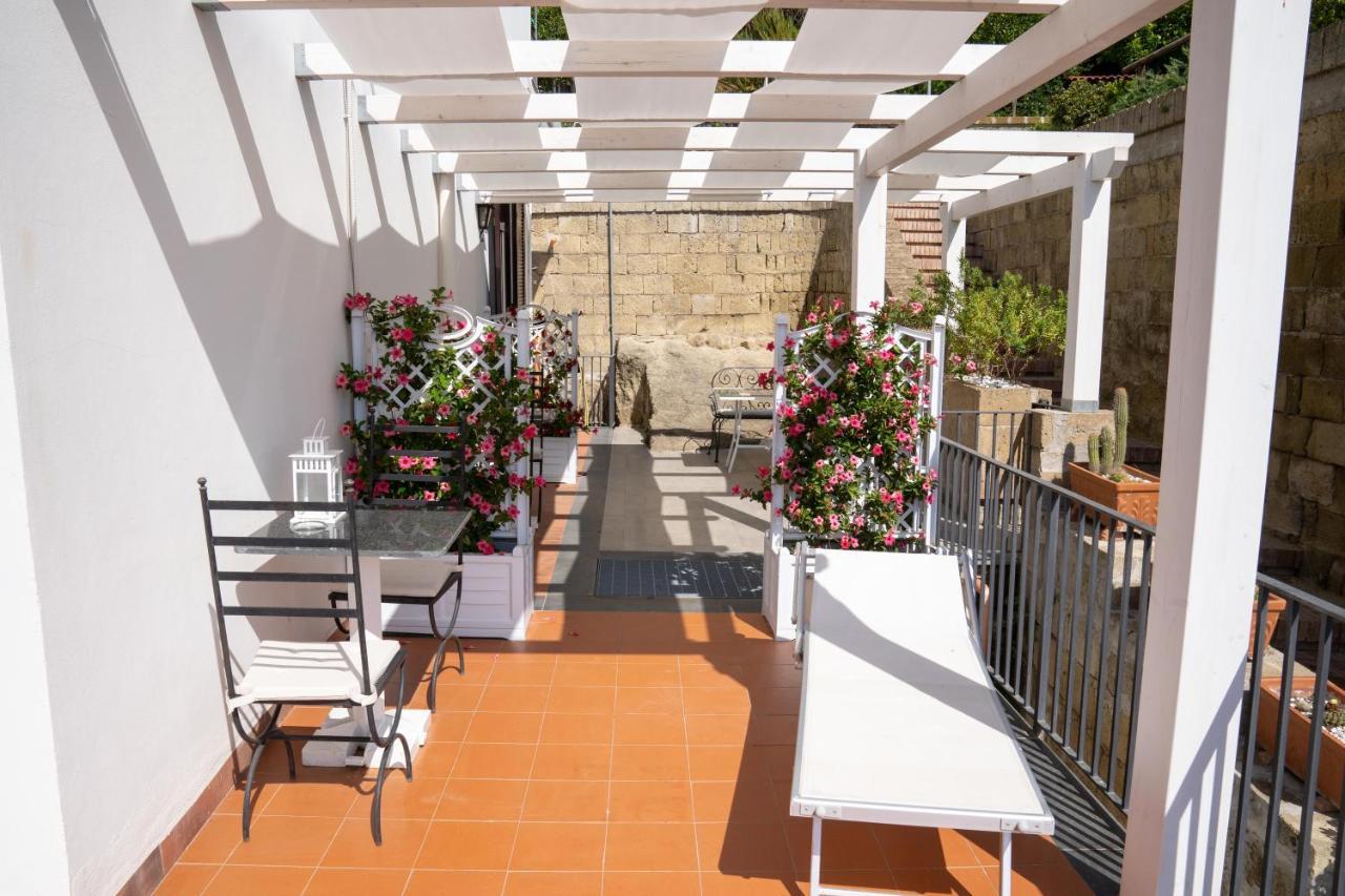 Le Stanze Di Sissi - Luxury Suites เนเปิลส์ ภายนอก รูปภาพ