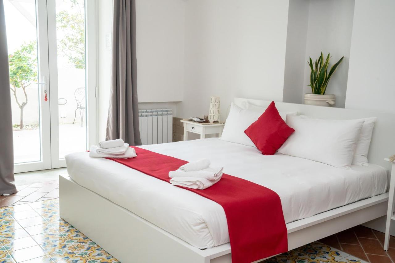 Le Stanze Di Sissi - Luxury Suites เนเปิลส์ ภายนอก รูปภาพ