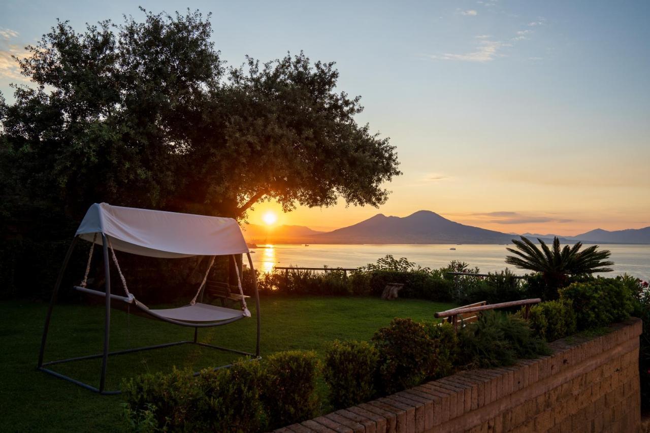Le Stanze Di Sissi - Luxury Suites เนเปิลส์ ภายนอก รูปภาพ