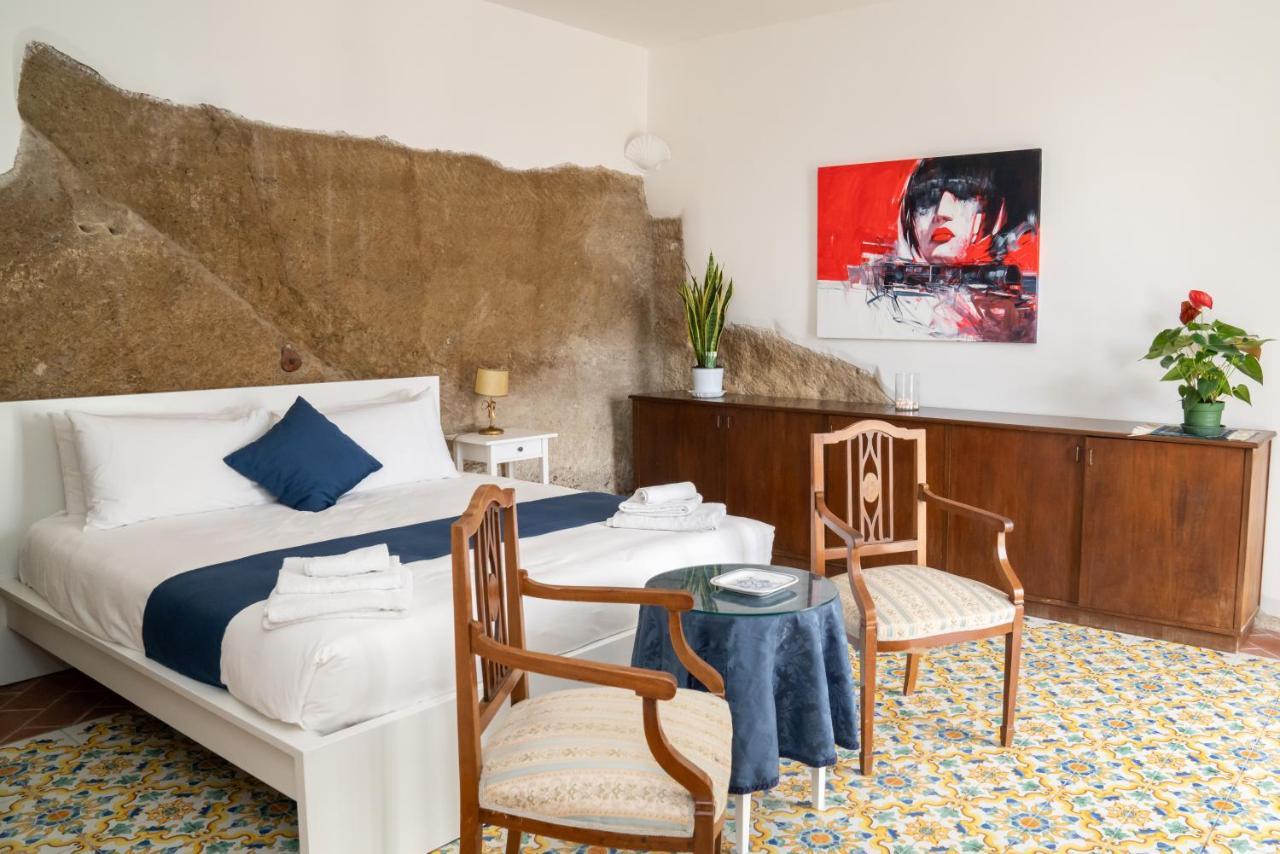 Le Stanze Di Sissi - Luxury Suites เนเปิลส์ ภายนอก รูปภาพ
