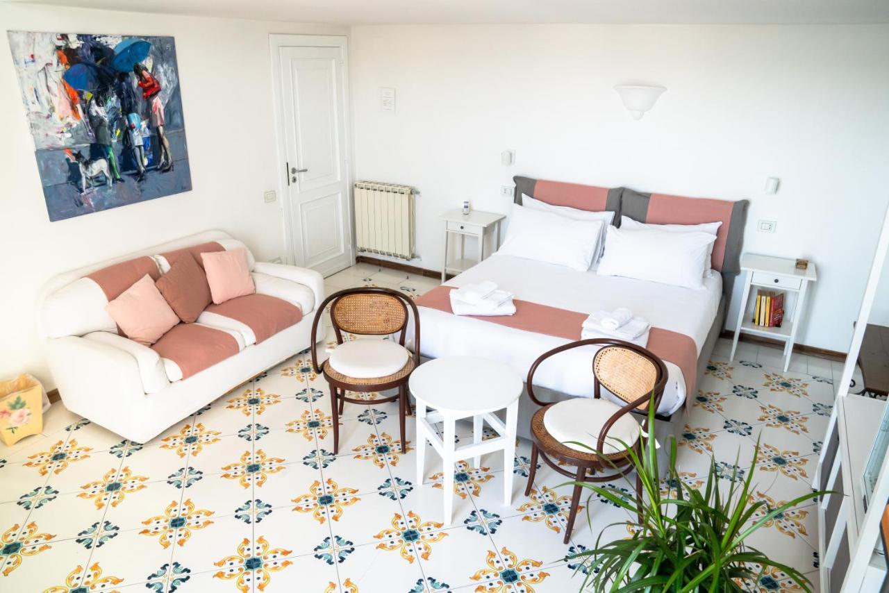 Le Stanze Di Sissi - Luxury Suites เนเปิลส์ ภายนอก รูปภาพ