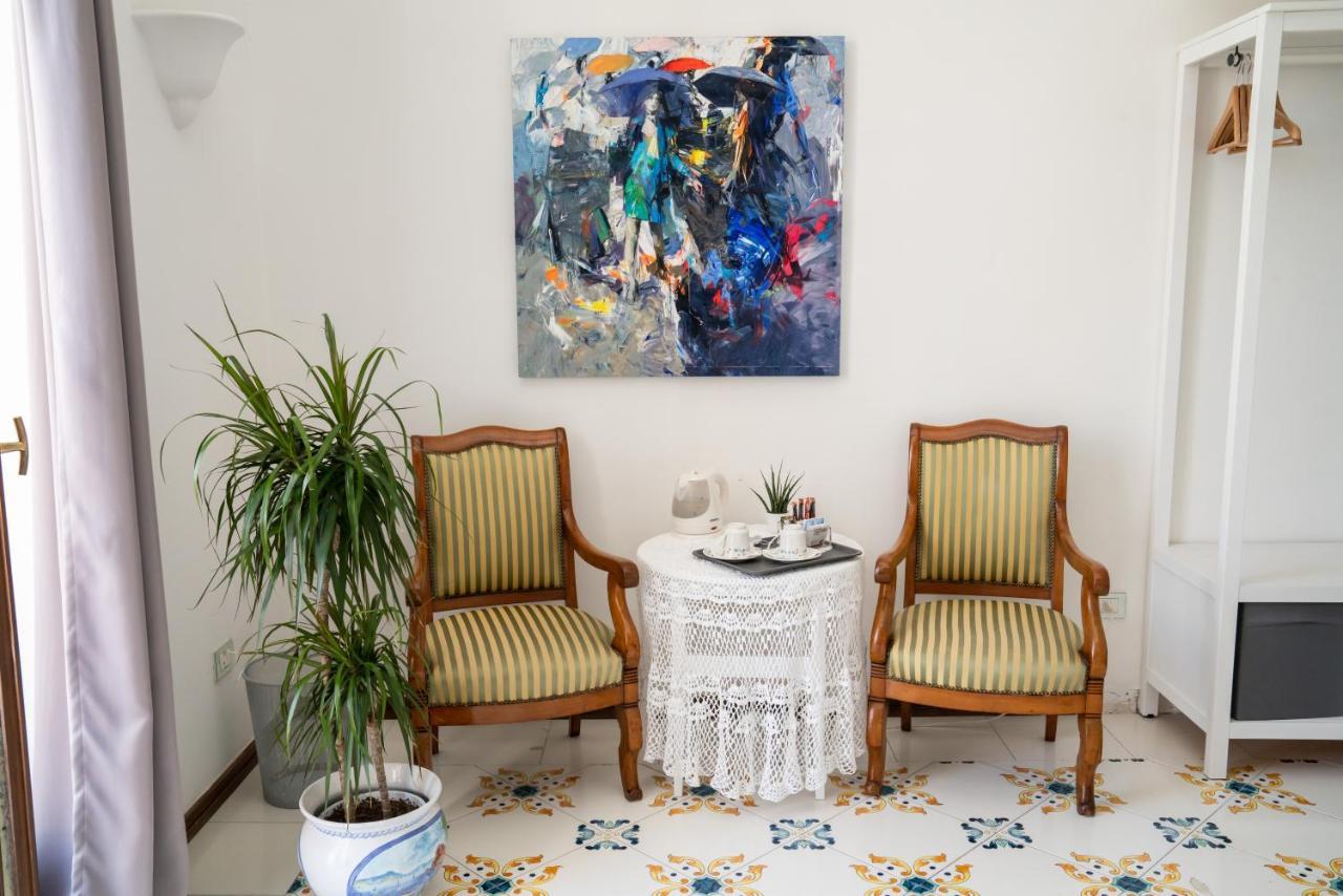 Le Stanze Di Sissi - Luxury Suites เนเปิลส์ ภายนอก รูปภาพ