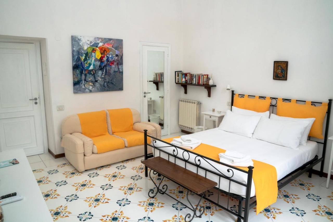 Le Stanze Di Sissi - Luxury Suites เนเปิลส์ ภายนอก รูปภาพ