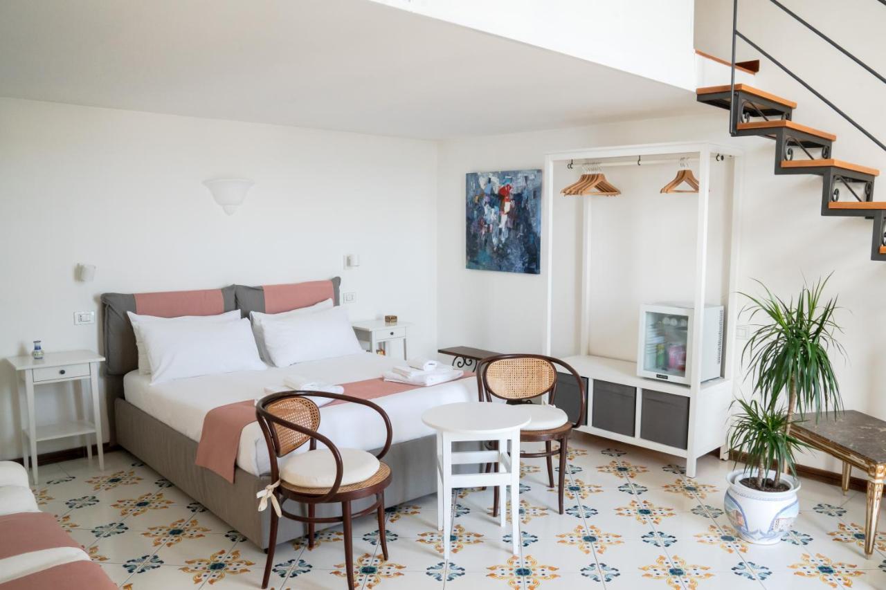Le Stanze Di Sissi - Luxury Suites เนเปิลส์ ภายนอก รูปภาพ