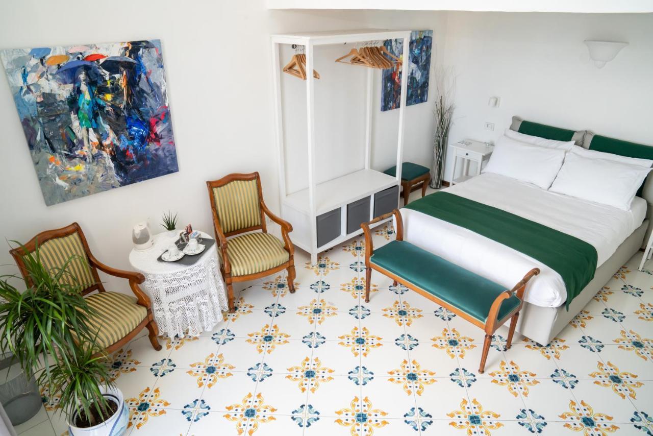 Le Stanze Di Sissi - Luxury Suites เนเปิลส์ ภายนอก รูปภาพ