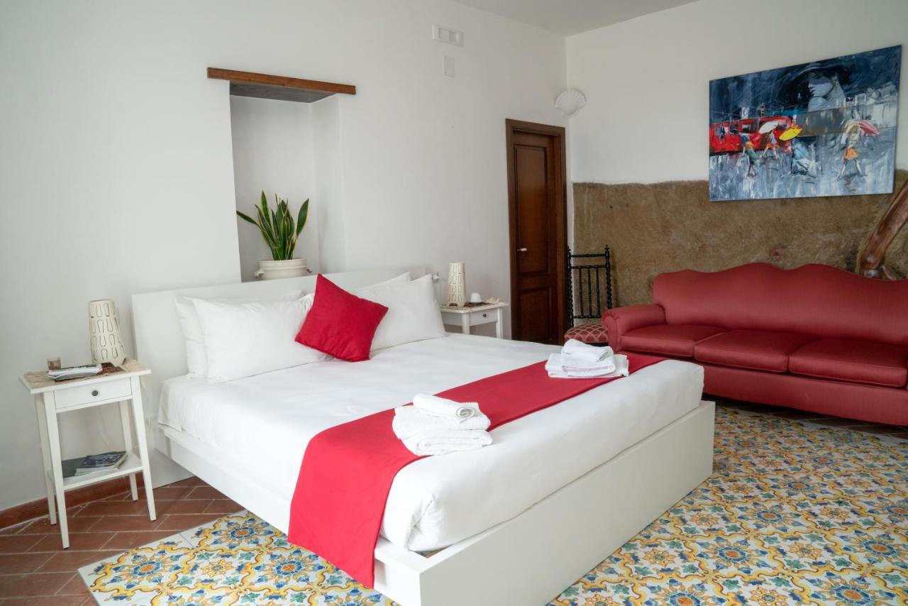 Le Stanze Di Sissi - Luxury Suites เนเปิลส์ ภายนอก รูปภาพ