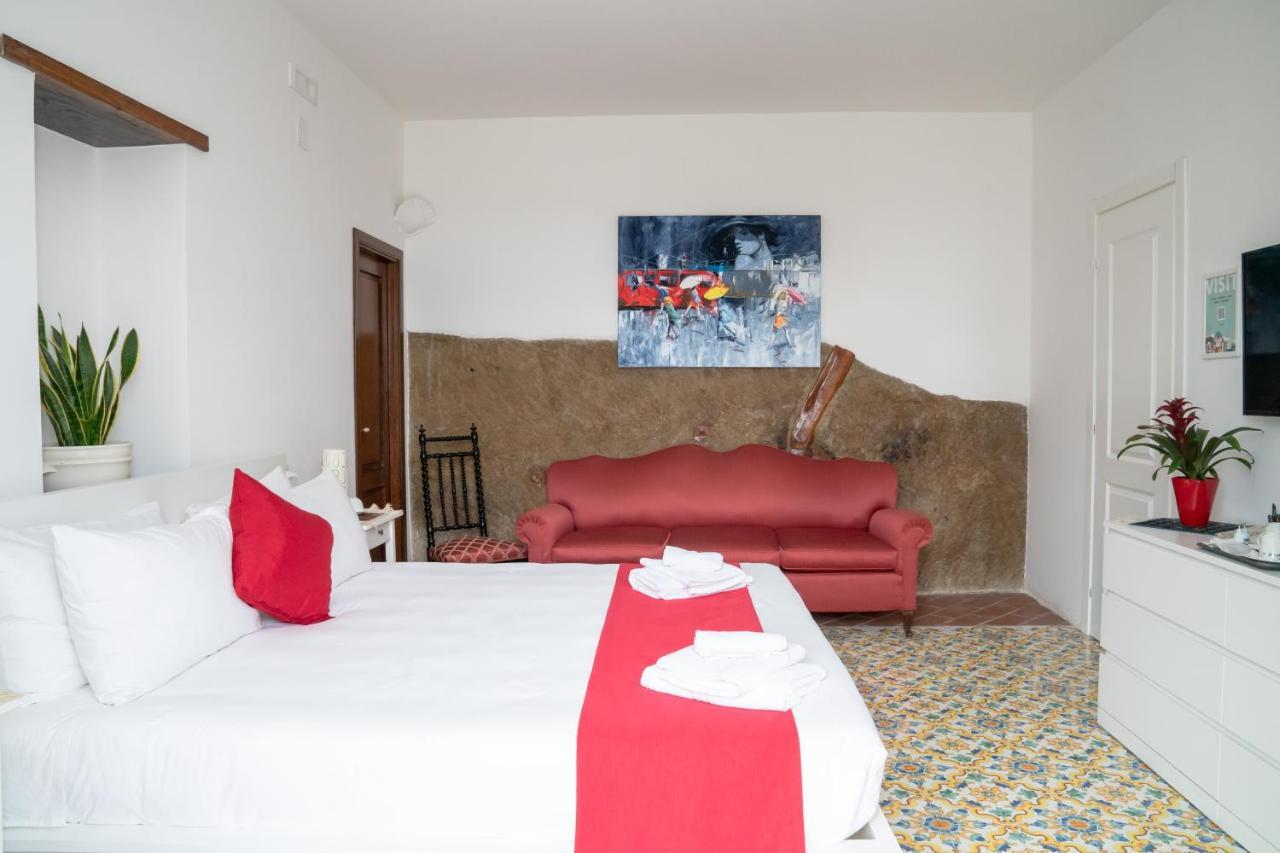 Le Stanze Di Sissi - Luxury Suites เนเปิลส์ ภายนอก รูปภาพ